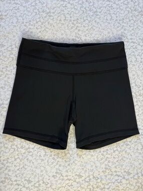 Lululemon Athletic Black Short Women’s Size 6 | Inseam 4” #Yoga #Running